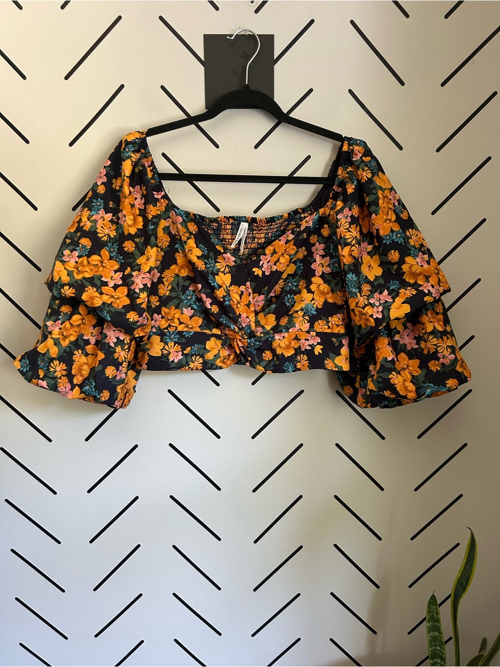 Live 4 truth floral cropped puff sleeve top
